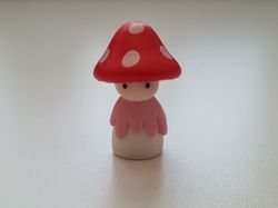 Miniatyr, figur, dockskåp - Dam med röd svamphatt