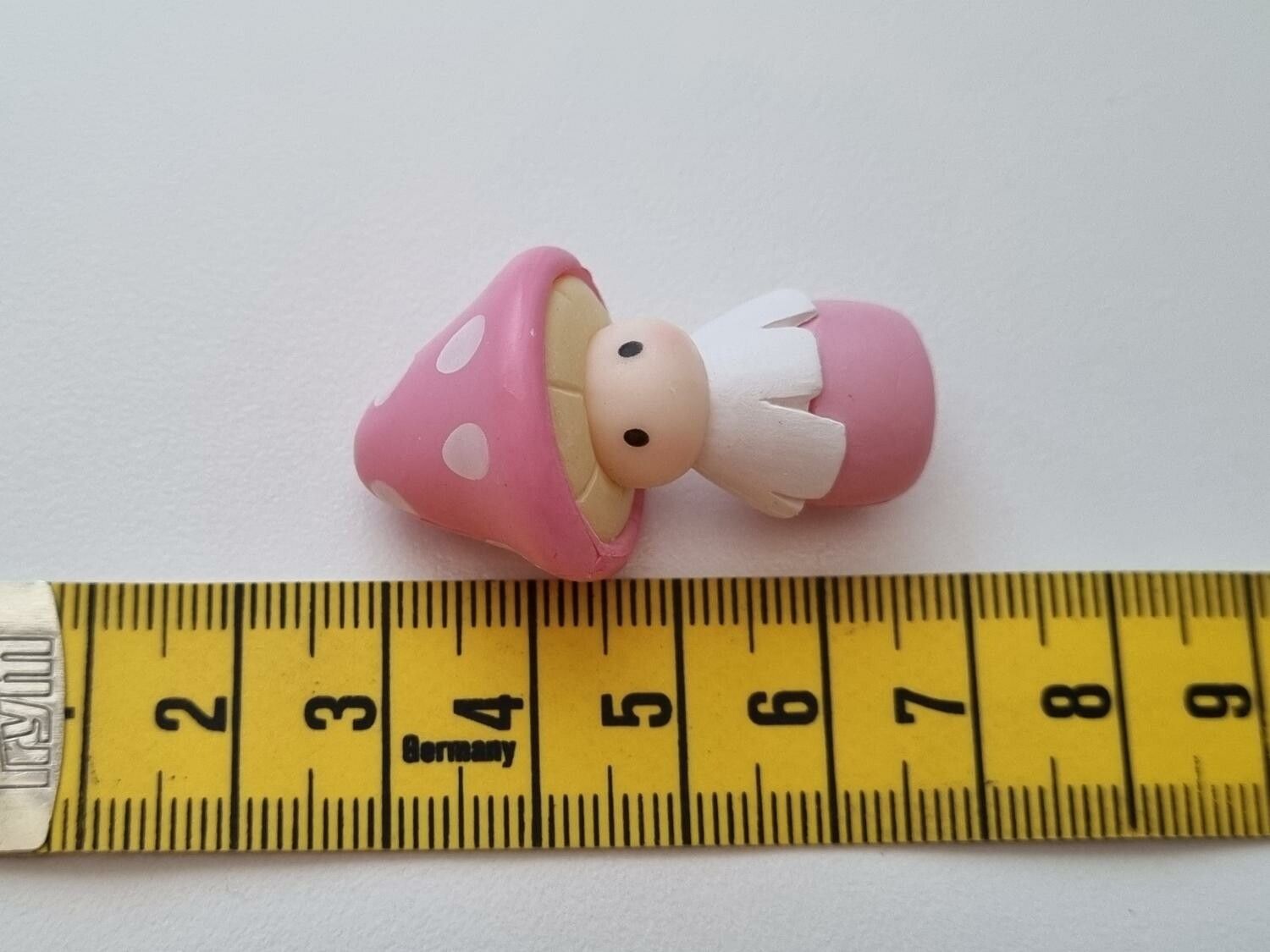 Miniatyr, figur, dockskåp - Dam med rosa svamphatt