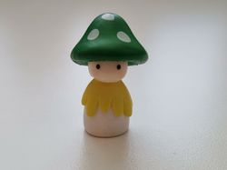 Miniatyr, figur, dockskåp - Dam med grön svamphatt