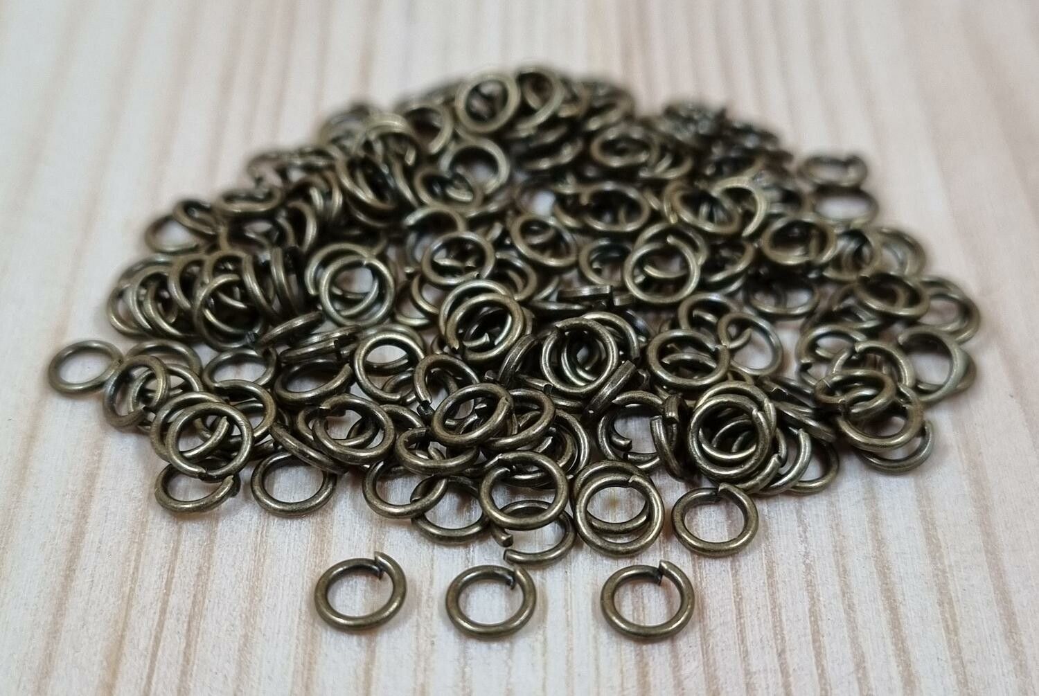 100 st jumprings / bindringar (4 mm, bronsfärgade)