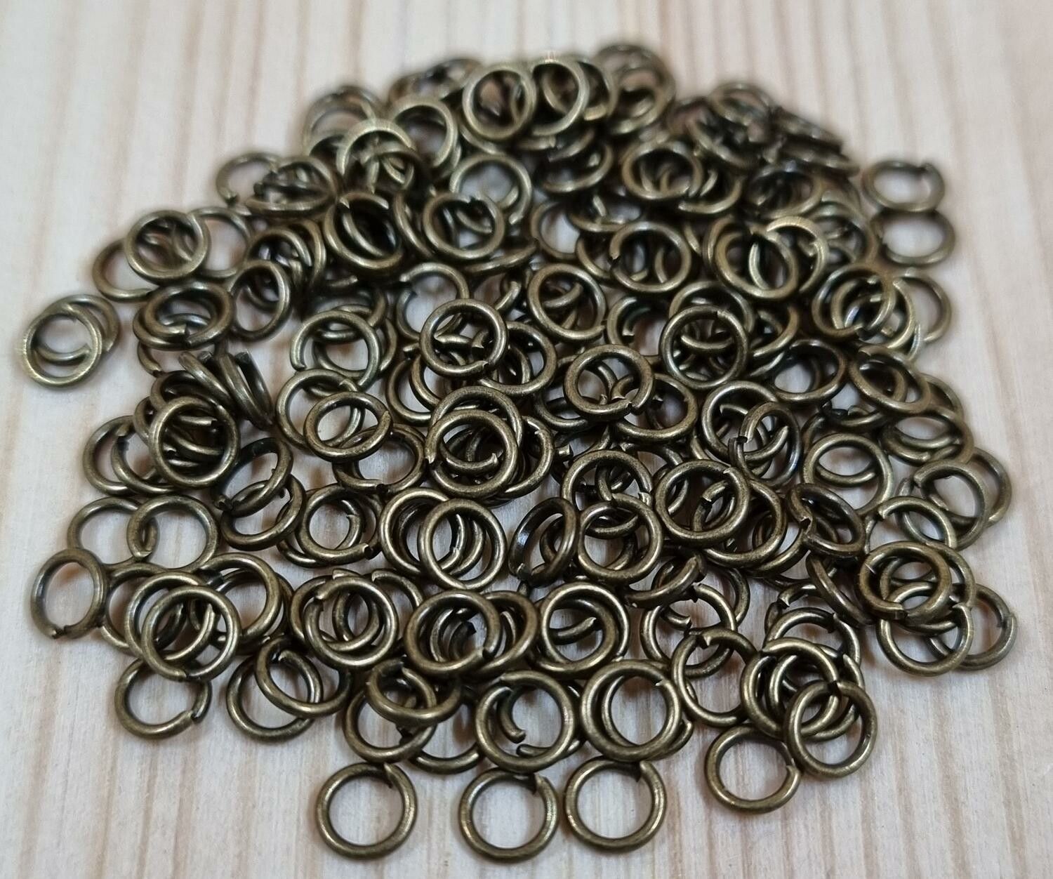 100 st jumprings / bindringar (4 mm, bronsfärgade)
