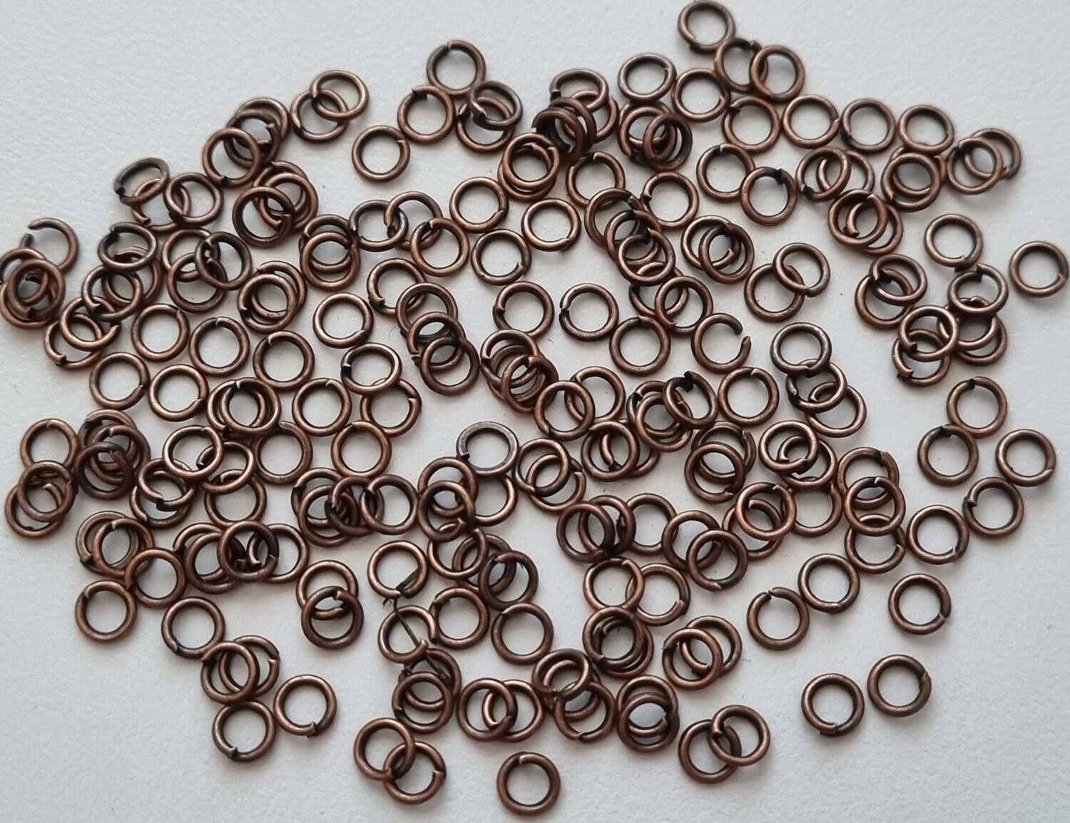 100 st jumprings / bindringar (4 mm, kopparfärgade)