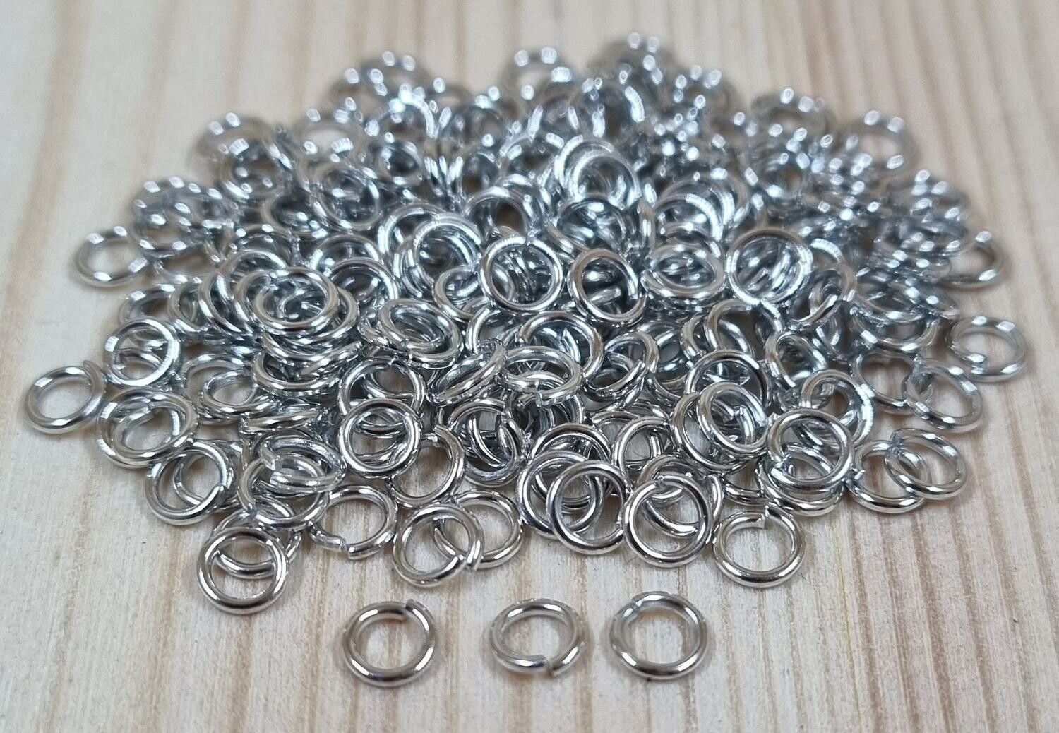 100 st jumprings / bindringar (4 mm, silverfärgade)