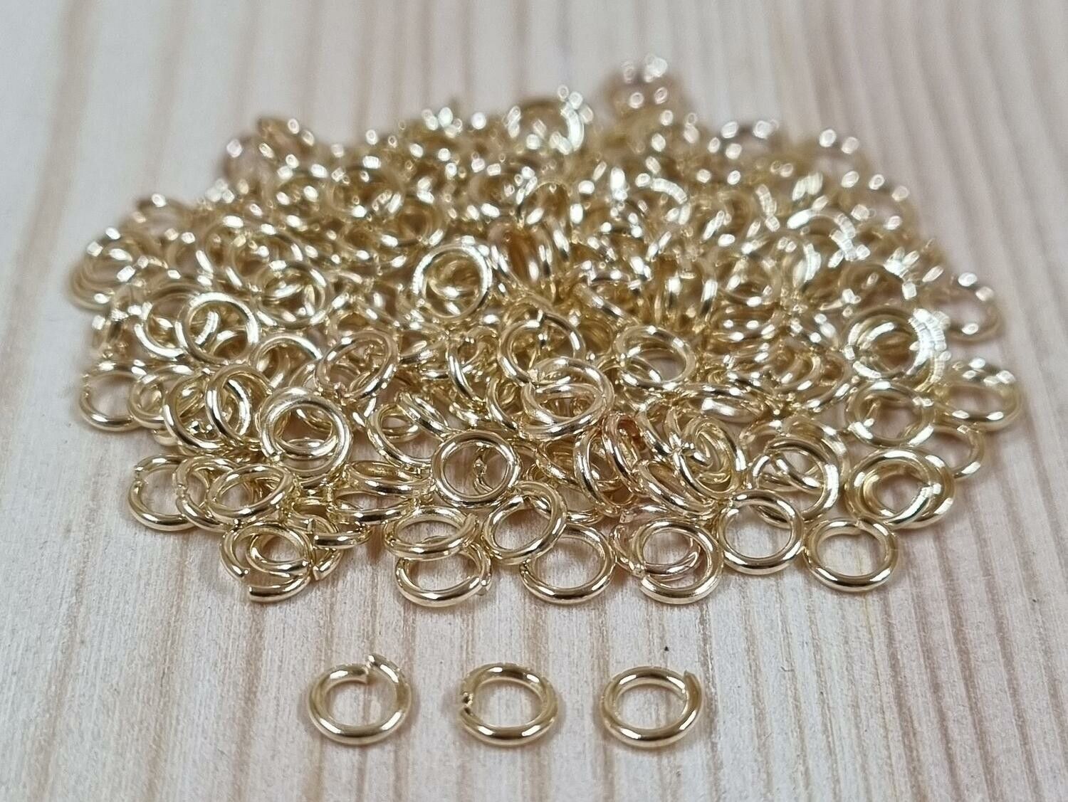 100 st jumprings / bindringar (4 mm, guldfärgade, lättare ton)