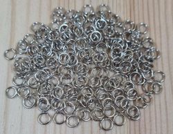 100 st jumprings / bindringar (4 mm, silverfärgade)