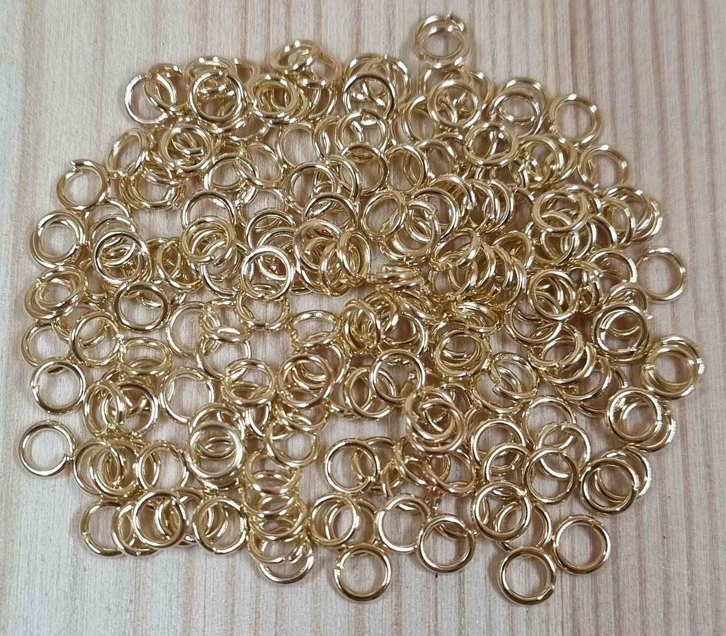 100 st jumprings / bindringar (4 mm, guldfärgade, lättare ton)