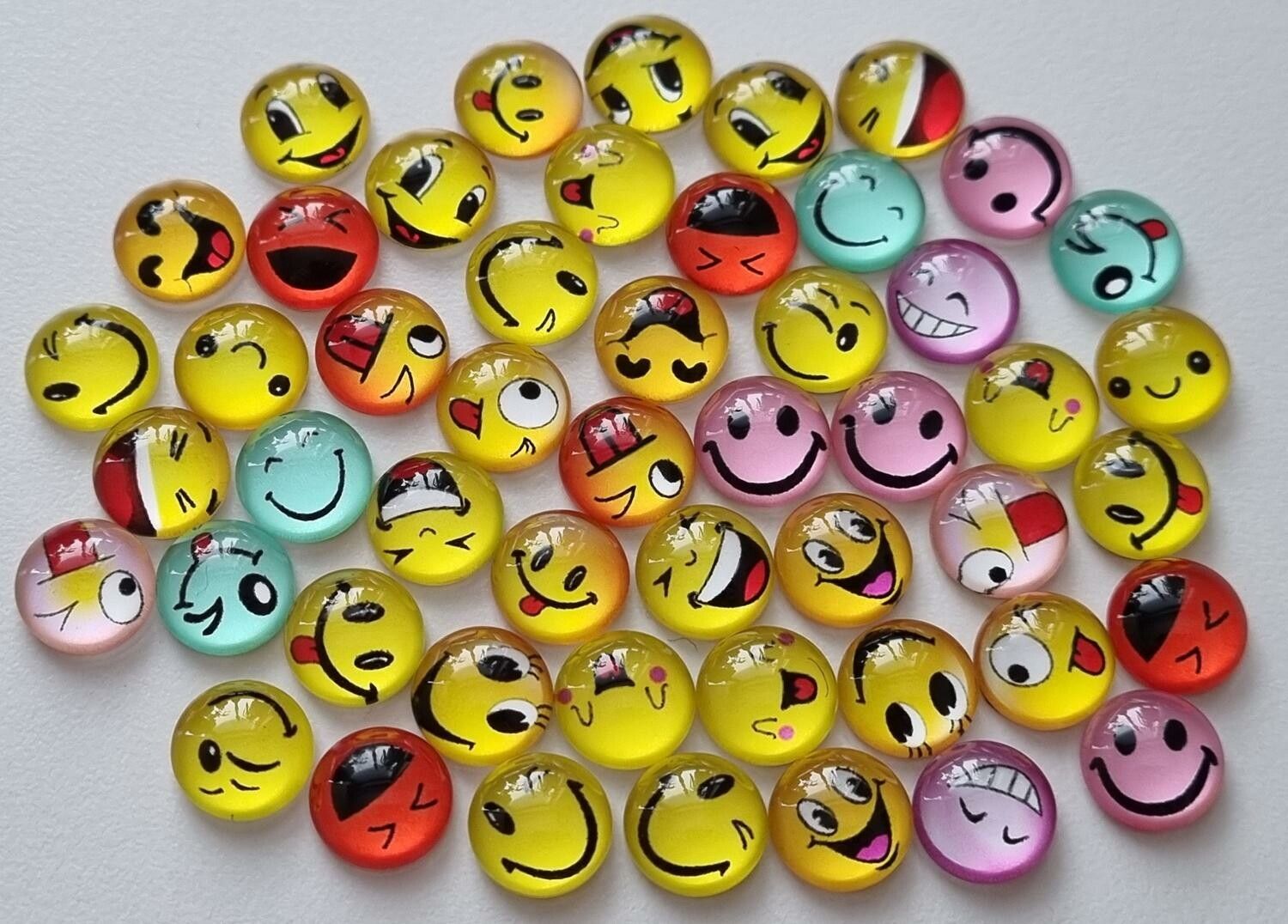 25 st Smileys Emoji - Cabochoner / flatbacks i glas
