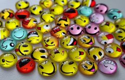 25 st Smileys Emoji - Cabochoner / flatbacks i glas