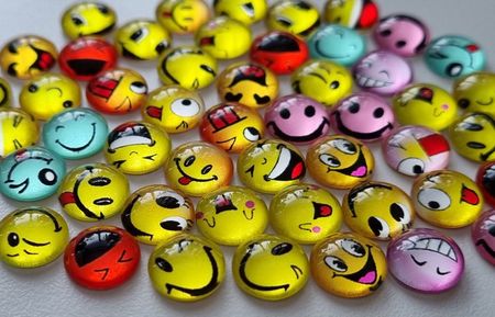 25 st Smileys Emoji - Cabochoner / flatbacks i glas