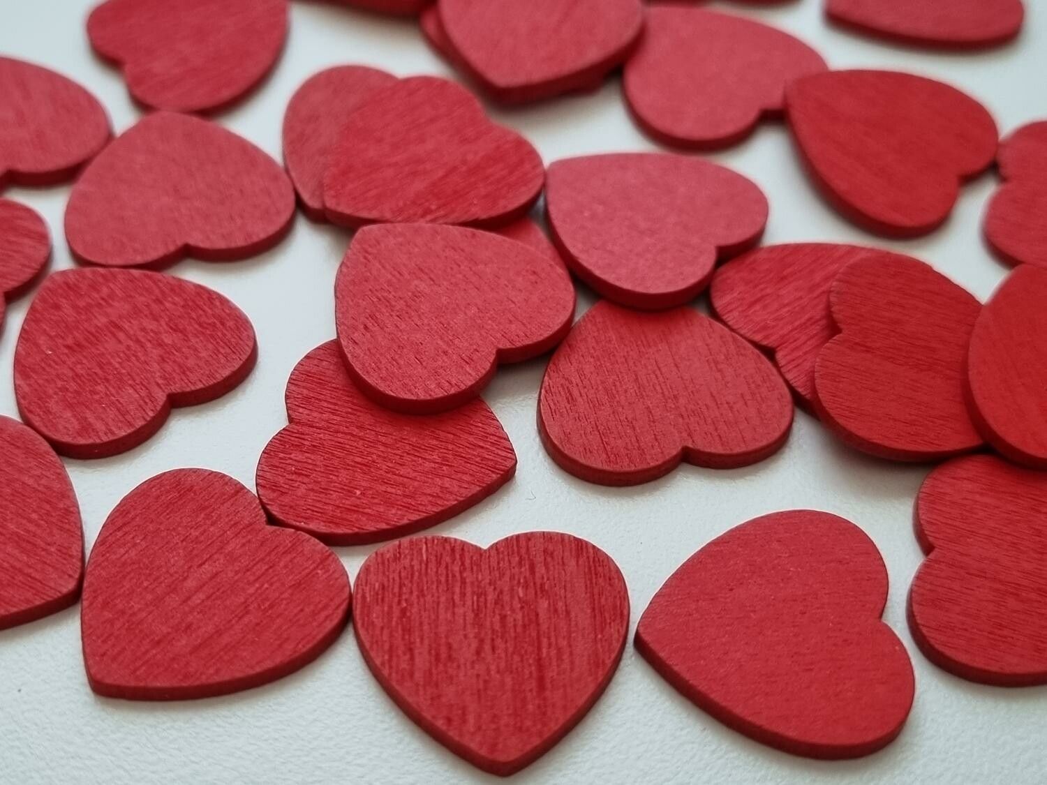 10 st röda Hjärtan i trä, trähjärtan (18 mm)