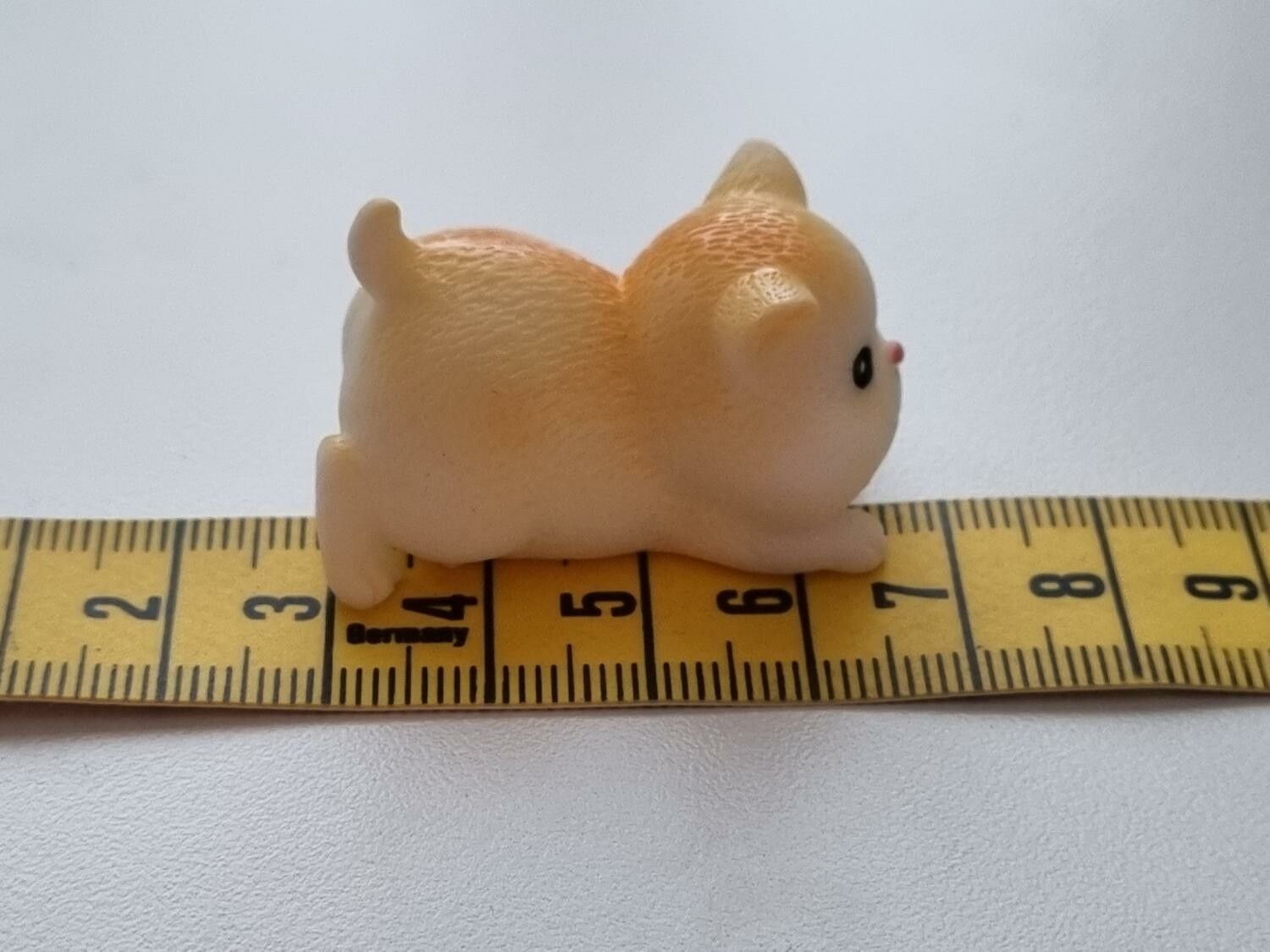 Handmålad hamster / marsvin, figur miniatyr (vit/cremefärgad)