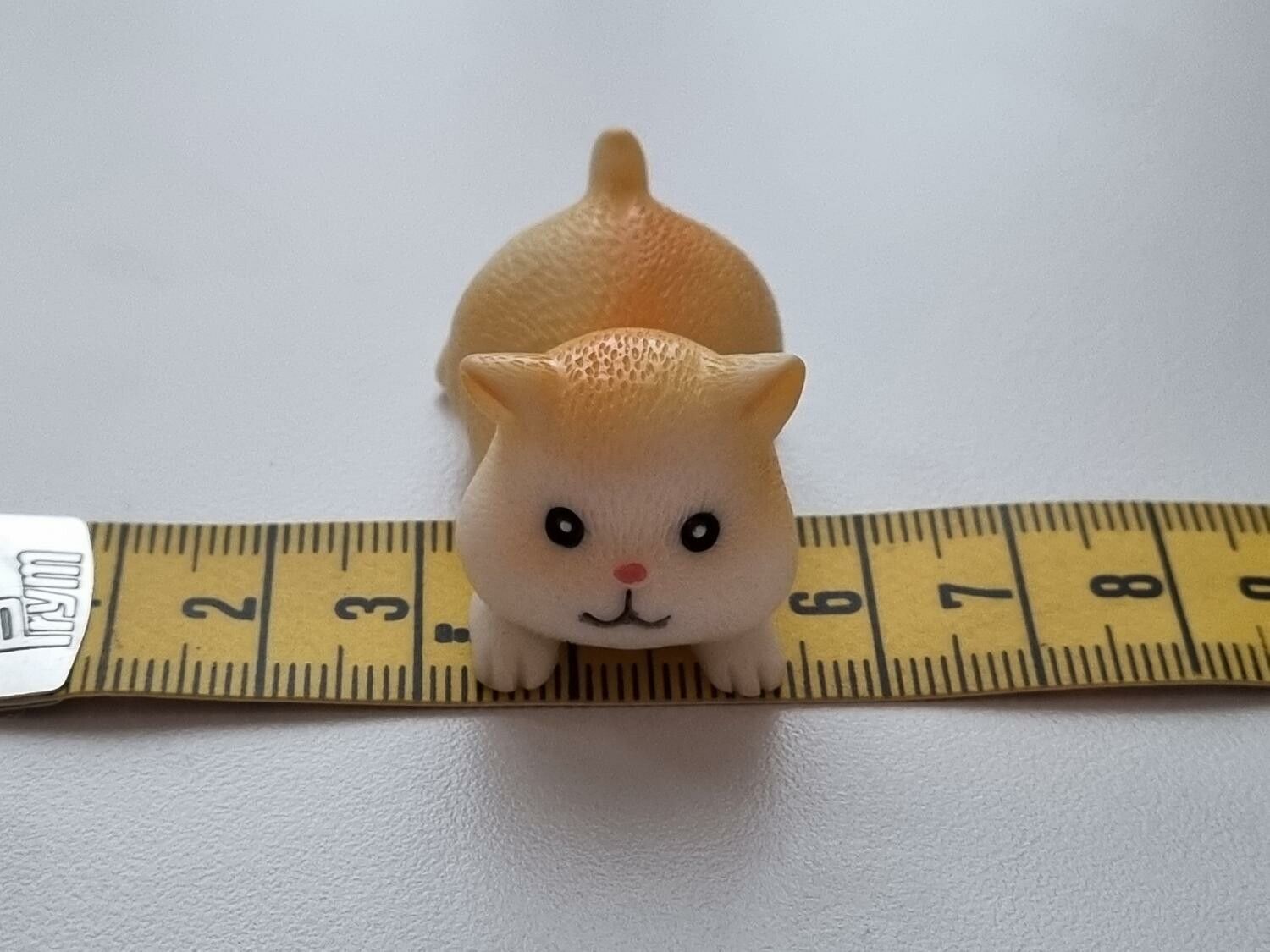 Handmålad hamster / marsvin, figur miniatyr (vit/cremefärgad)