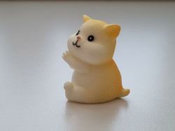 Handmålat marsvin / hamster. Figur miniatyr (vit/cremefärgad)