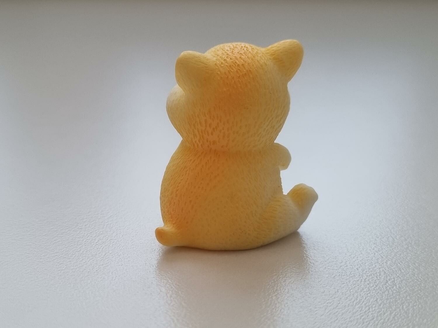 Handmålat marsvin / hamster. Figur miniatyr (vit/cremefärgad)