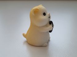 Handmålat marsvin / hamster. Figur miniatyr (vit/cremefärgad)