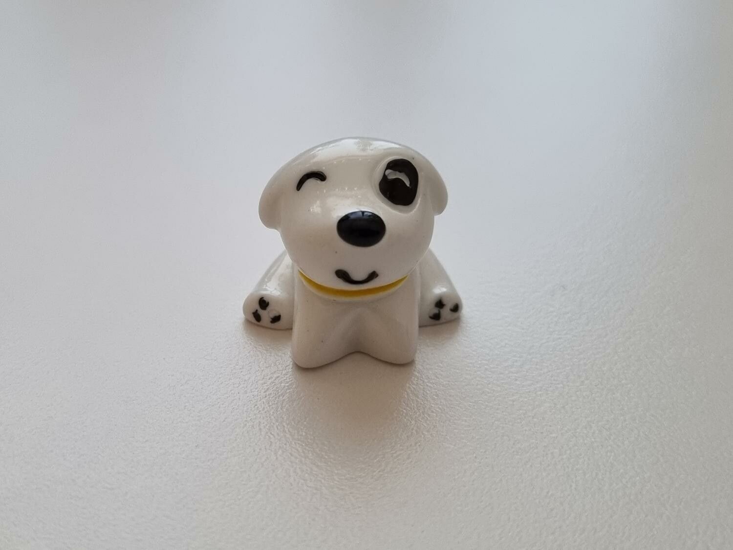 1 st glad liten hund, figur miniatyr (vit)