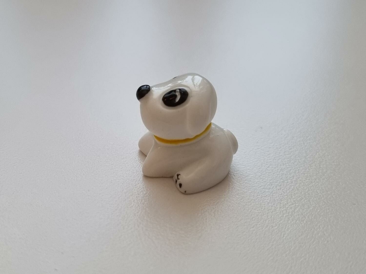 1 st glad liten hund, figur miniatyr (vit)