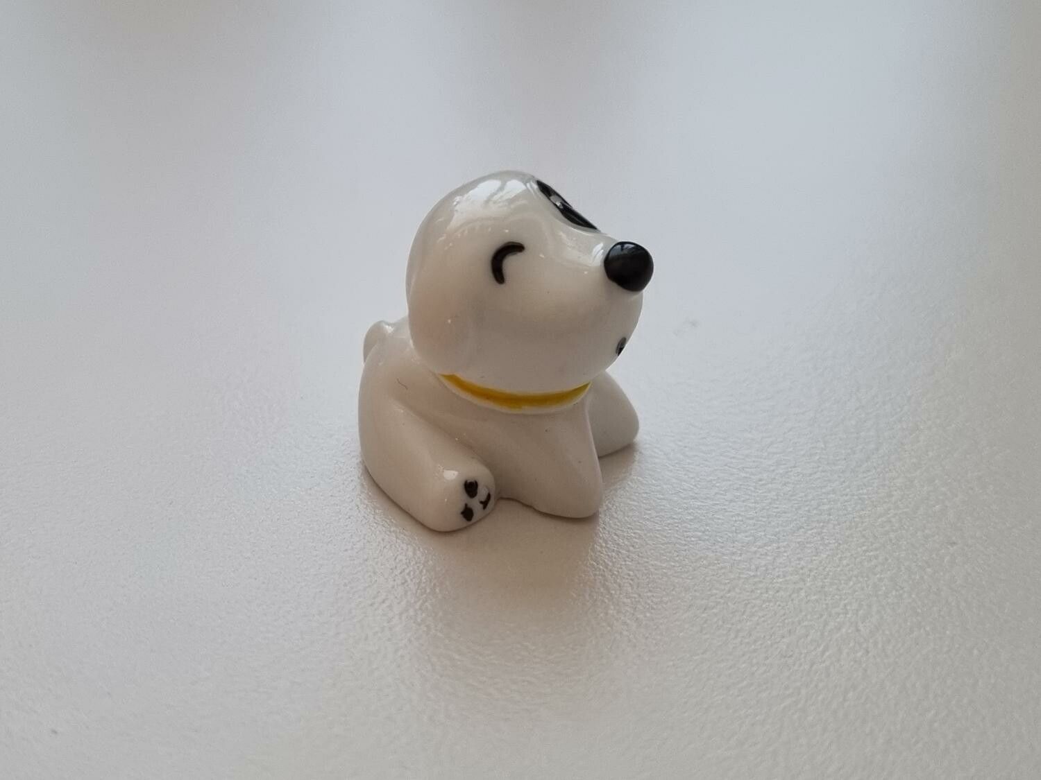 1 st glad liten hund, figur miniatyr (vit)