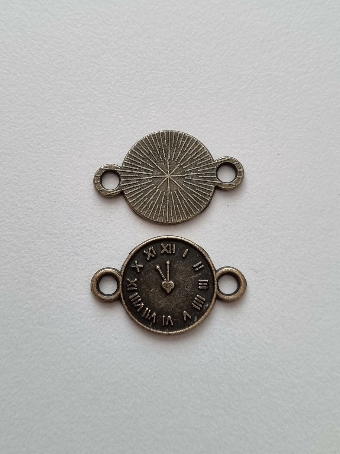 Fina berlocker klockor i steampunk, klockberlocker med dubbla öglor