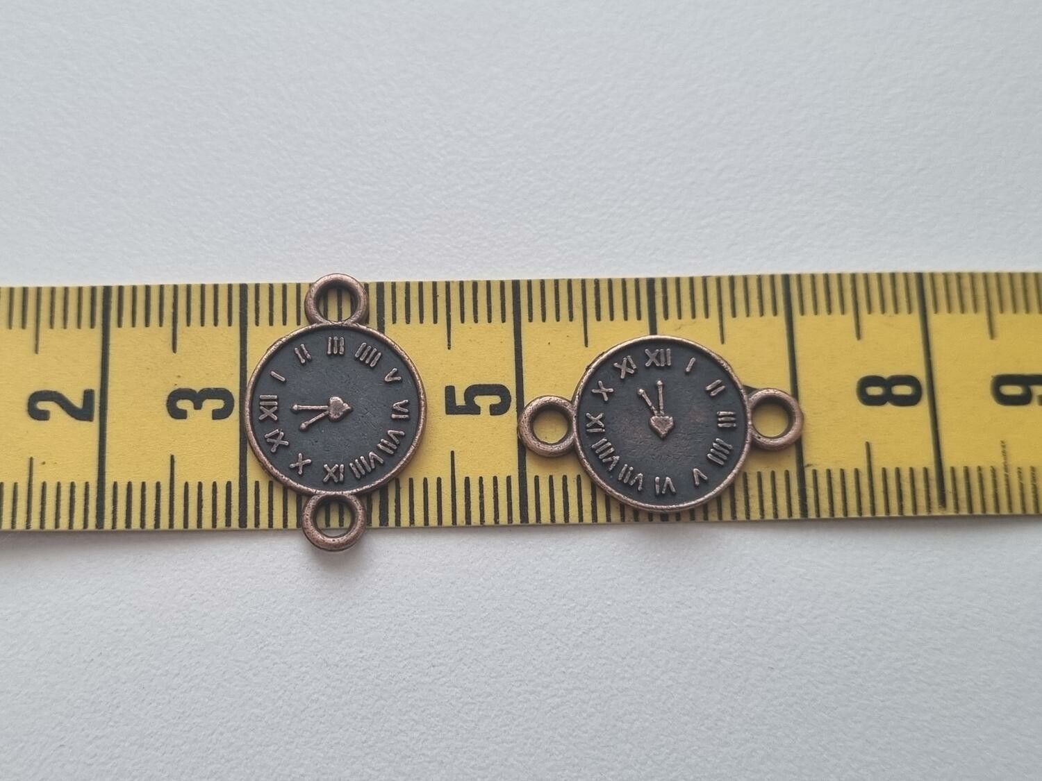 Fina berlocker klockor i steampunk, klockberlocker med dubbla öglor