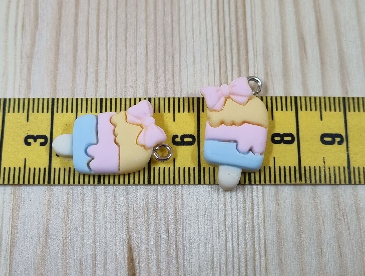 2 st söta glassberlocker, glasspinnar hänge charm