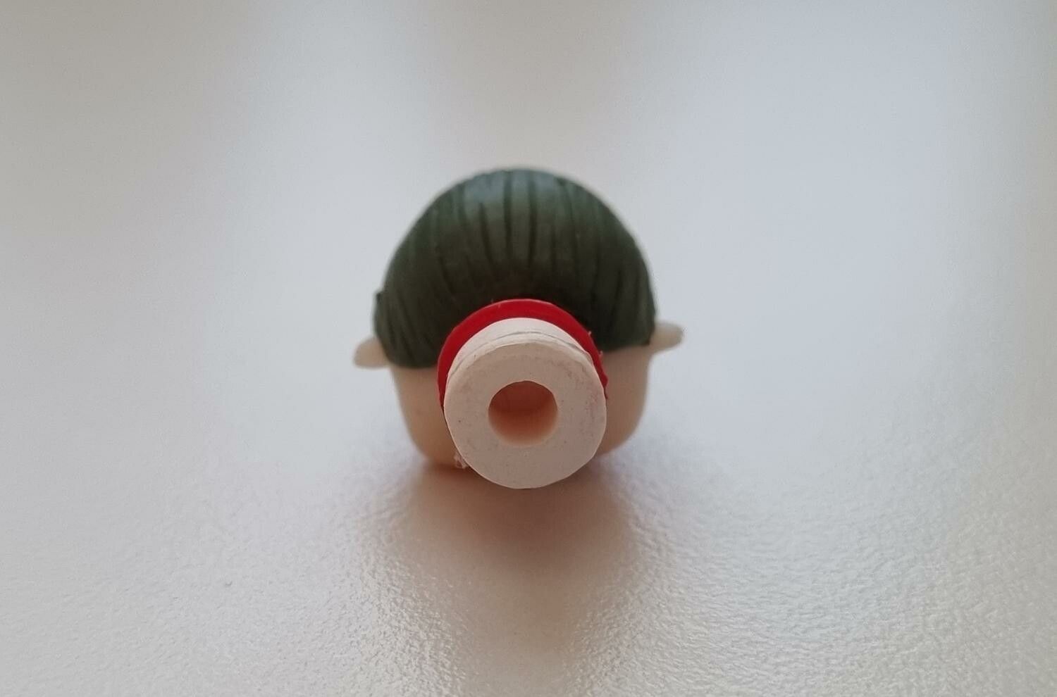 Miniatyr, figur - Söt liten gumma (röda kläder)