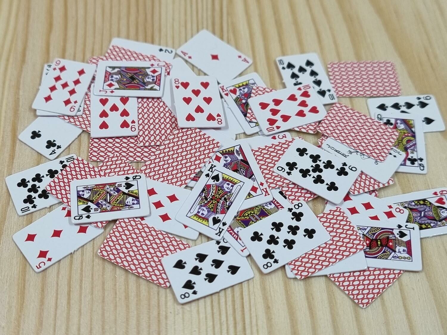 Mini kortlek, Miniatyr till dockhuset tittskåp poker (54 kort + två askar)