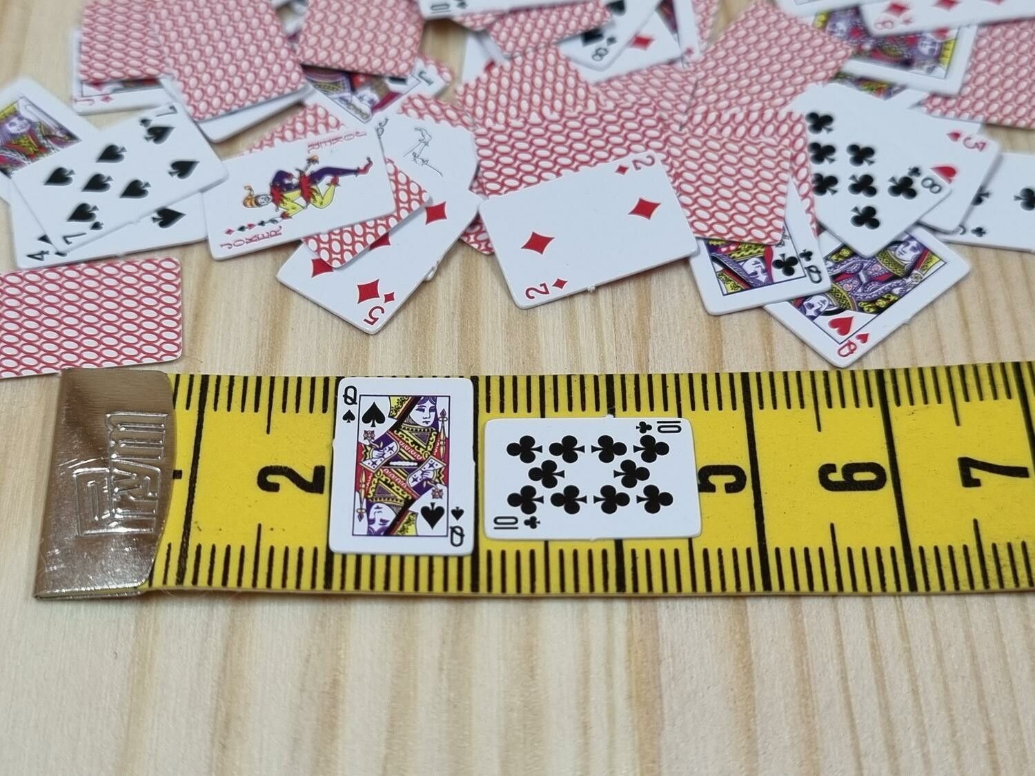 Mini kortlek, Miniatyr till dockhuset tittskåp poker (54 kort + två askar)