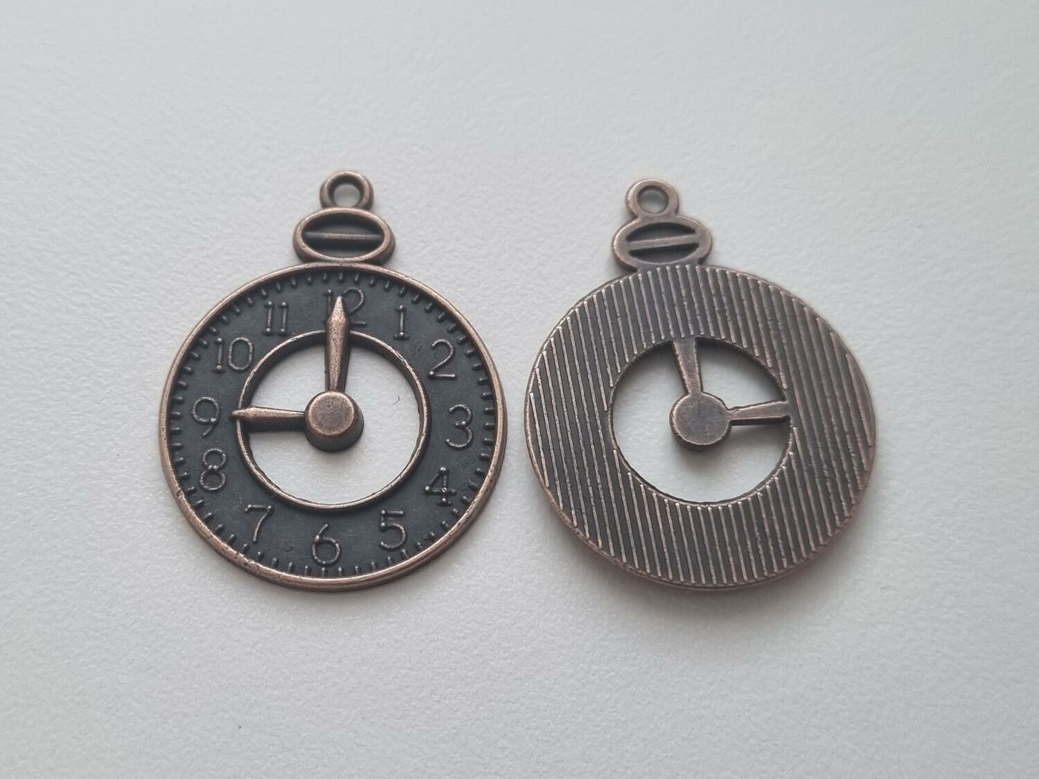 2 st Klockberlocker i steampunk, kopparfärgad charm klocka