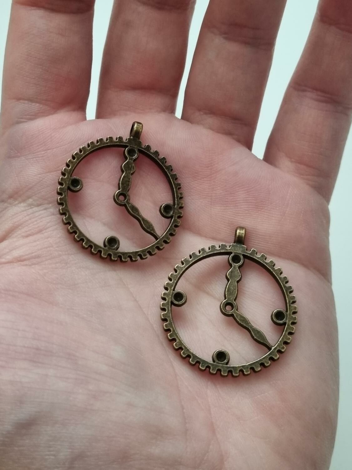 Klockberlock i steampunk, bronsfärgad charm klocka