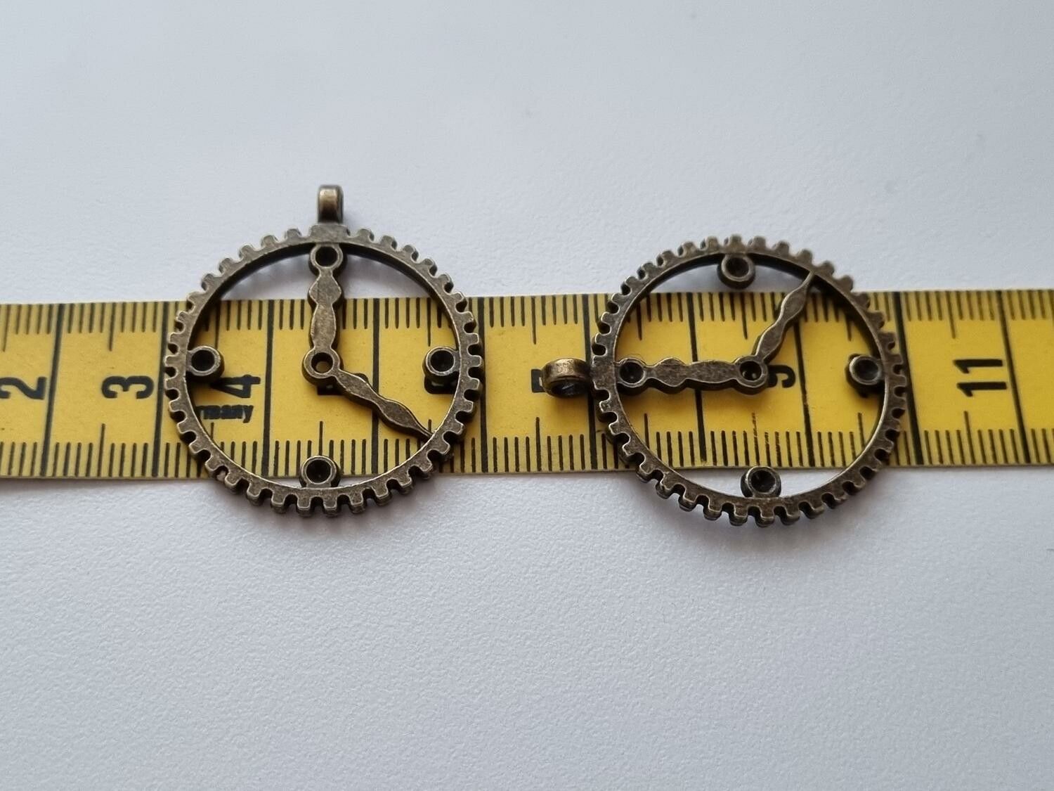 Klockberlock i steampunk, bronsfärgad charm klocka