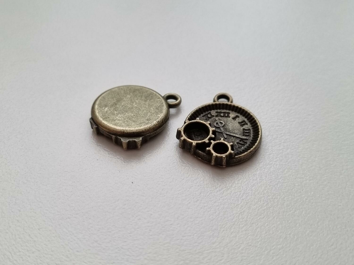 Berlock klockor i steampunk, bronsfärgade klockberlocker