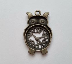 Uggla i steampunk, bronsfärgad klockberlock