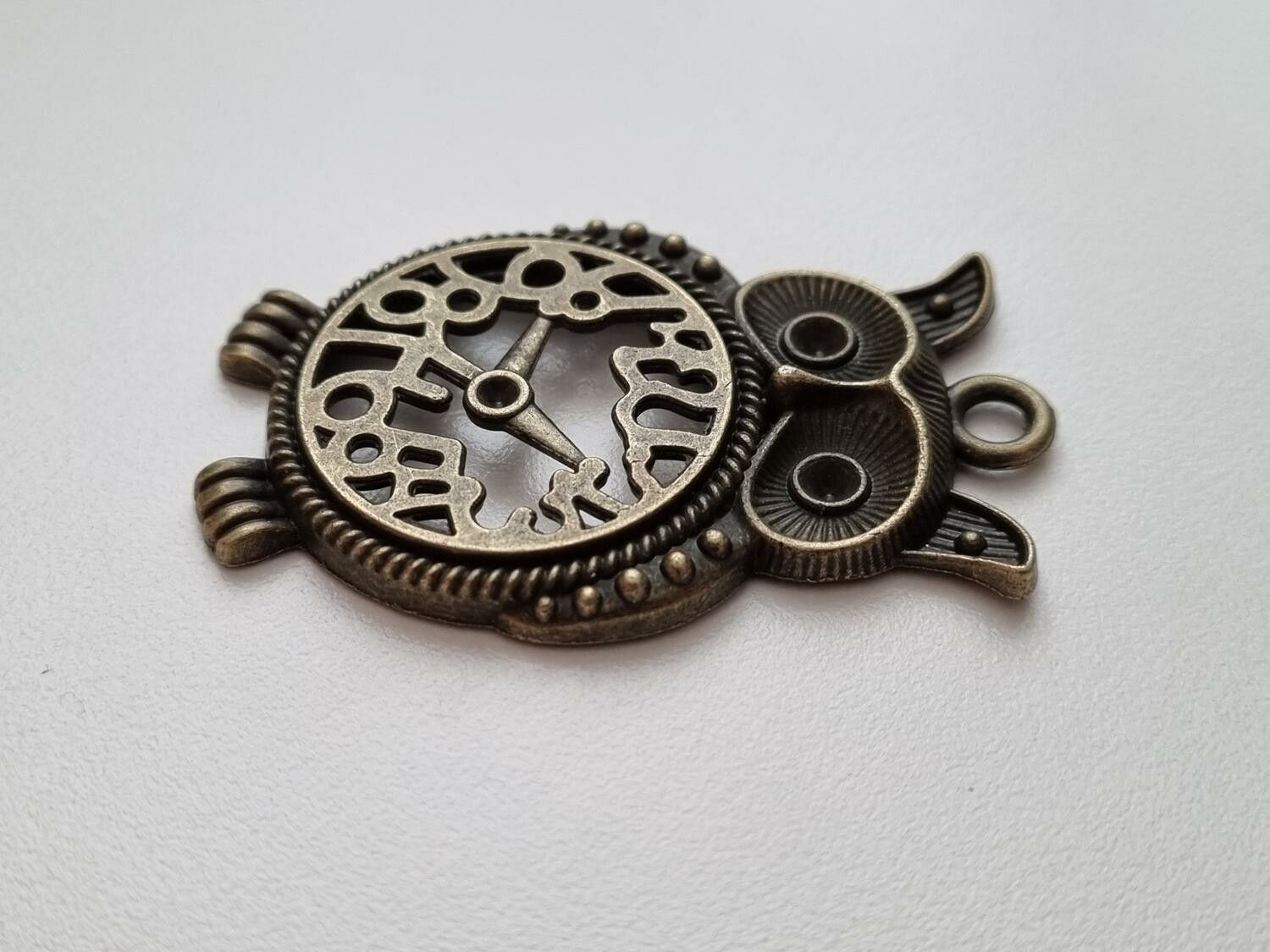 Uggla i steampunk, bronsfärgad klockberlock
