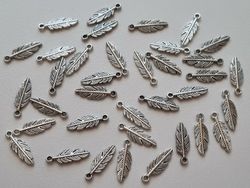 10 st Fjädrar berlocker charms - Silverfärgade