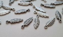 10 st Fjädrar berlocker charms - Silverfärgade
