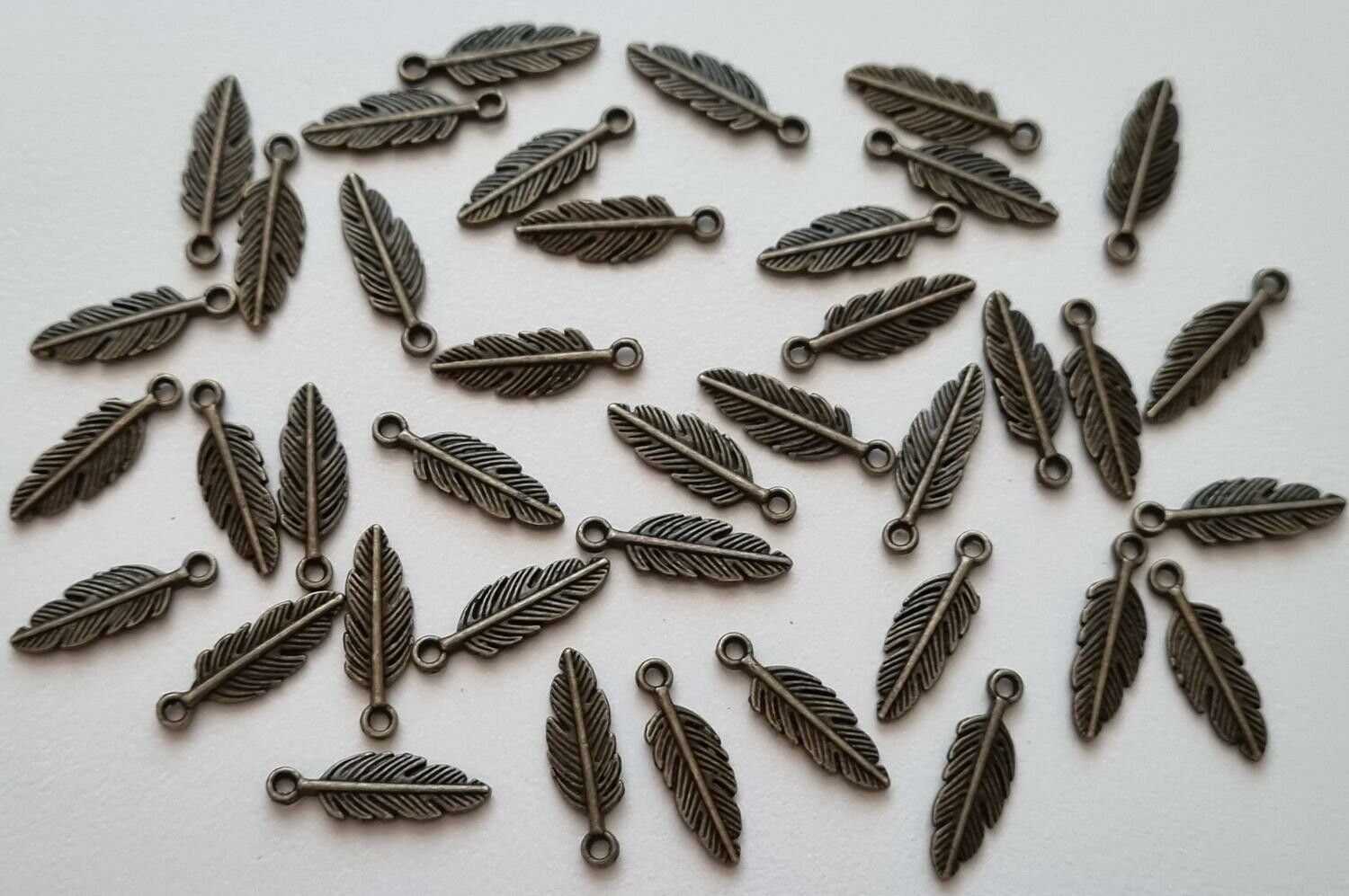 10 st Fjädrar berlocker charms - Antikbronsfärgade