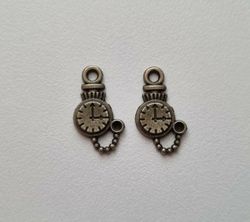 2 st söta små berlocker klockor i steampunk, bronsfärgade klockberlocker
