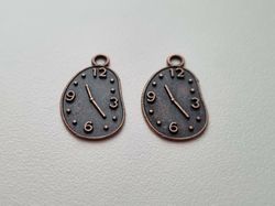 2 st söta berlocker klockor i steampunk, kopparfärgade klockberlocker