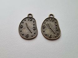 2 st söta berlocker klockor i steampunk, bronsfärgade klockberlocker