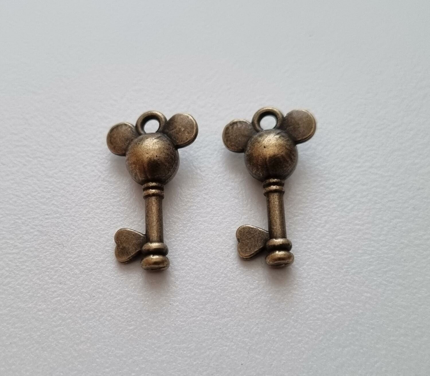 2 st Mickey mouse nycklar (bronsfärgade) Berlock nycklar