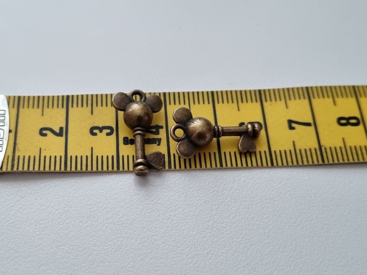 2 st Mickey mouse nycklar (bronsfärgade) Berlock nycklar