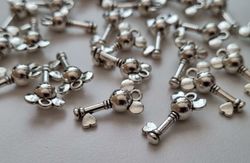 2 st Mickey mouse nycklar (silverfärgade) Berlock nycklar