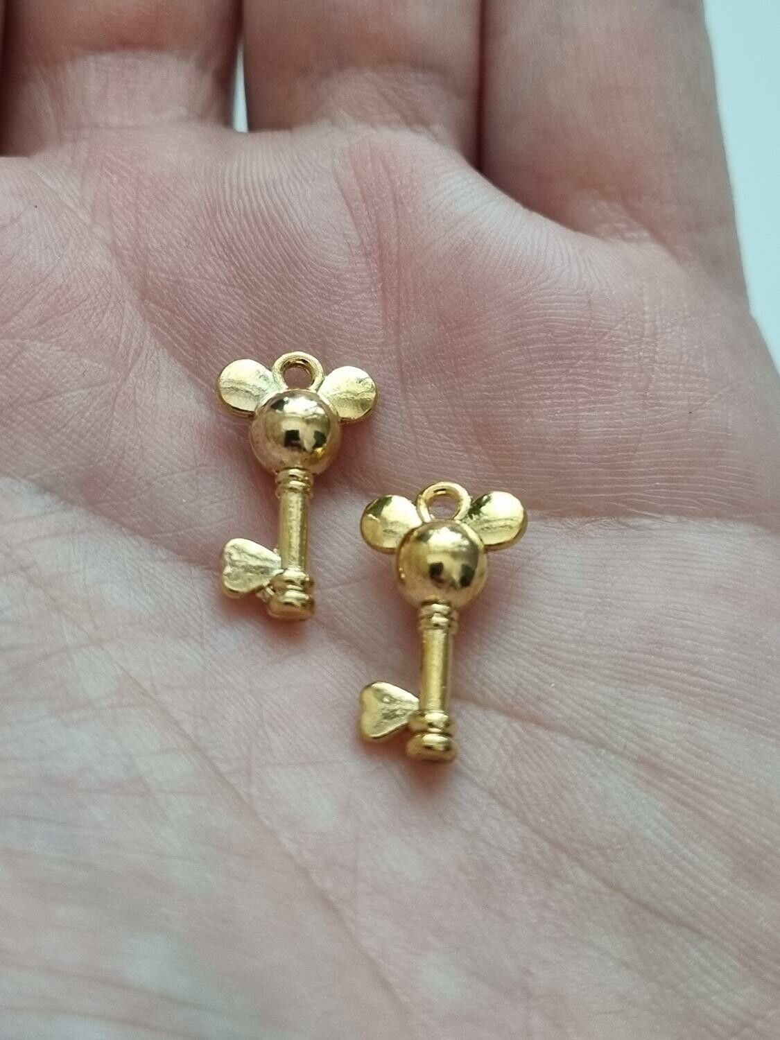 2 st Mickey mouse nycklar (guldfärgade) Berlock nycklar