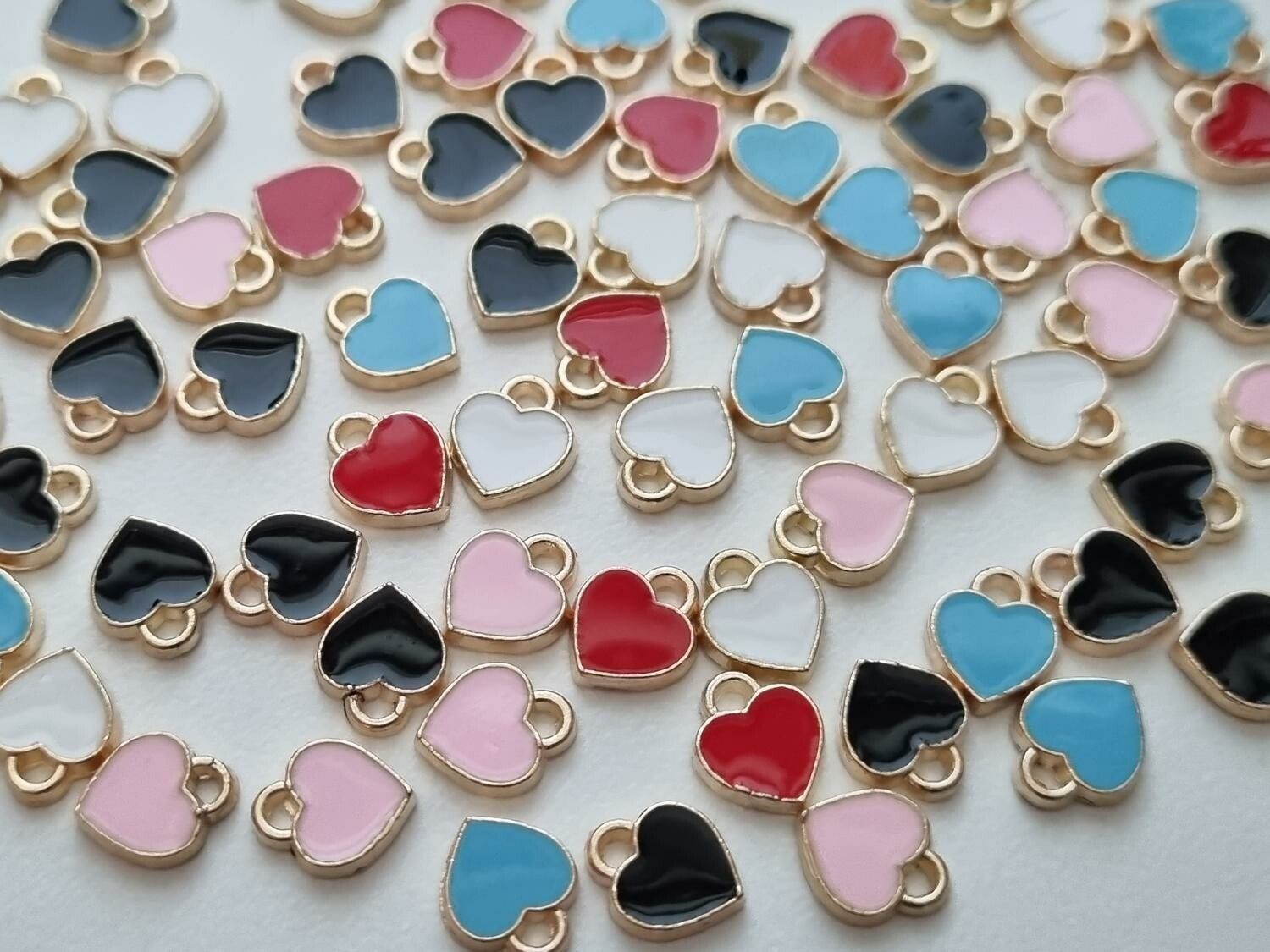 Berlocker Charms Hjärtan 10 st