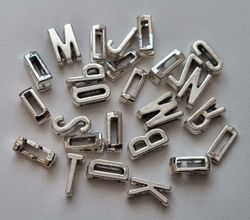 26 st bokstäver, alfabetet (A-Z) i antiksilverfärg