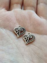 2 st berlocker charms Hjärtan i antiksilverfärg