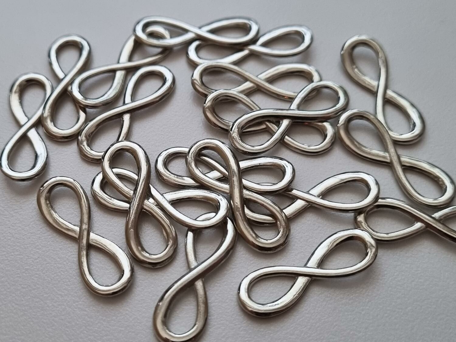 2 st Berlocker Charms Oändlighet / Infinity (Silverfärgade)
