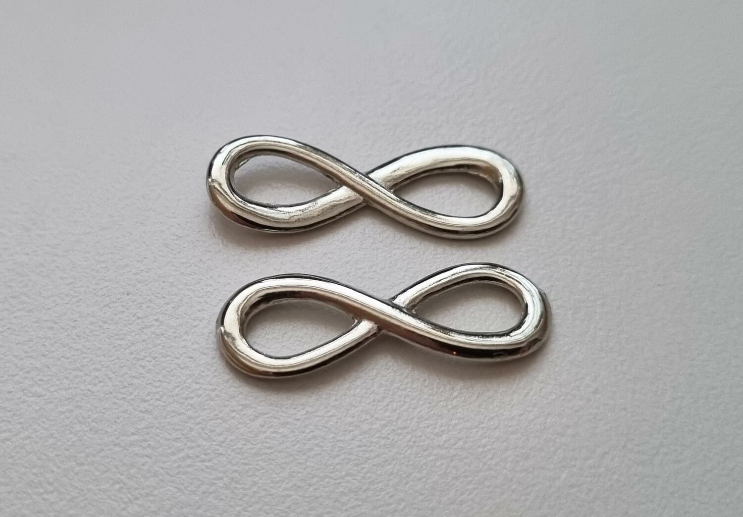 2 st Berlocker Charms Oändlighet / Infinity (Silverfärgade)