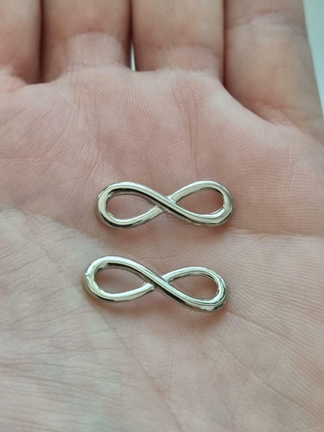 2 st Berlocker Charms Oändlighet / Infinity (Silverfärgade)